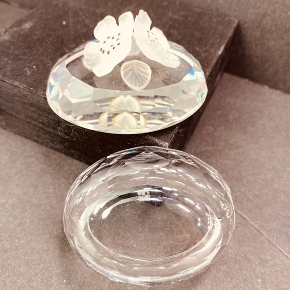 Swarovski Crystal Oval Flower Treasure Trinket Box Vintage '76-'88 - Picture 4 of 9